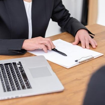 借り上げ社宅の運用を社宅代行会社に委託するメリットや費用、選び方