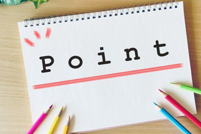 ノートに書かれたPointの文字と色鉛筆